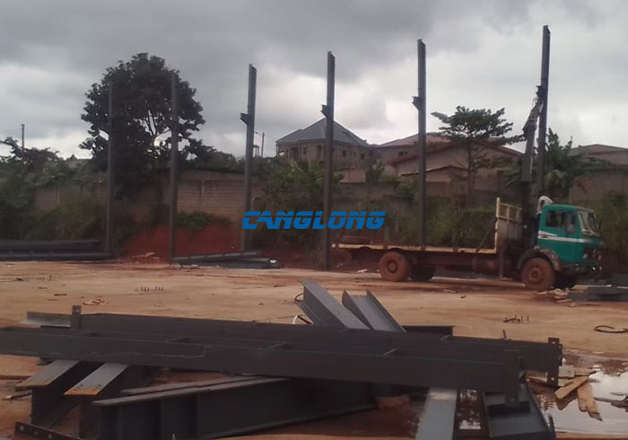 Installation of steel structure warehouse in Cameroon