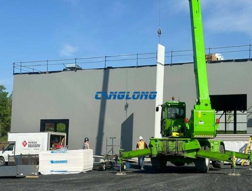 PU panels installation for prefabricated warehouse